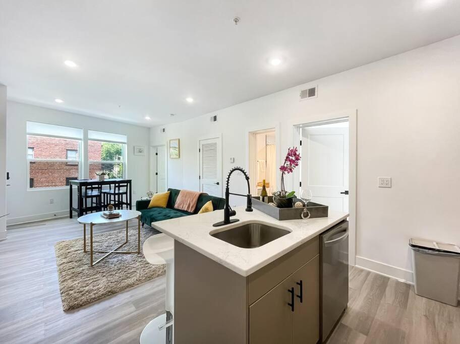 Central Dc Apt , City Skyline View , Close To All Washington Extérieur photo